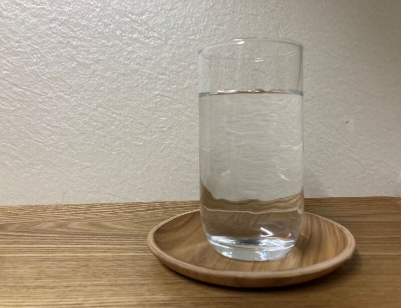 コップ１杯の水画像